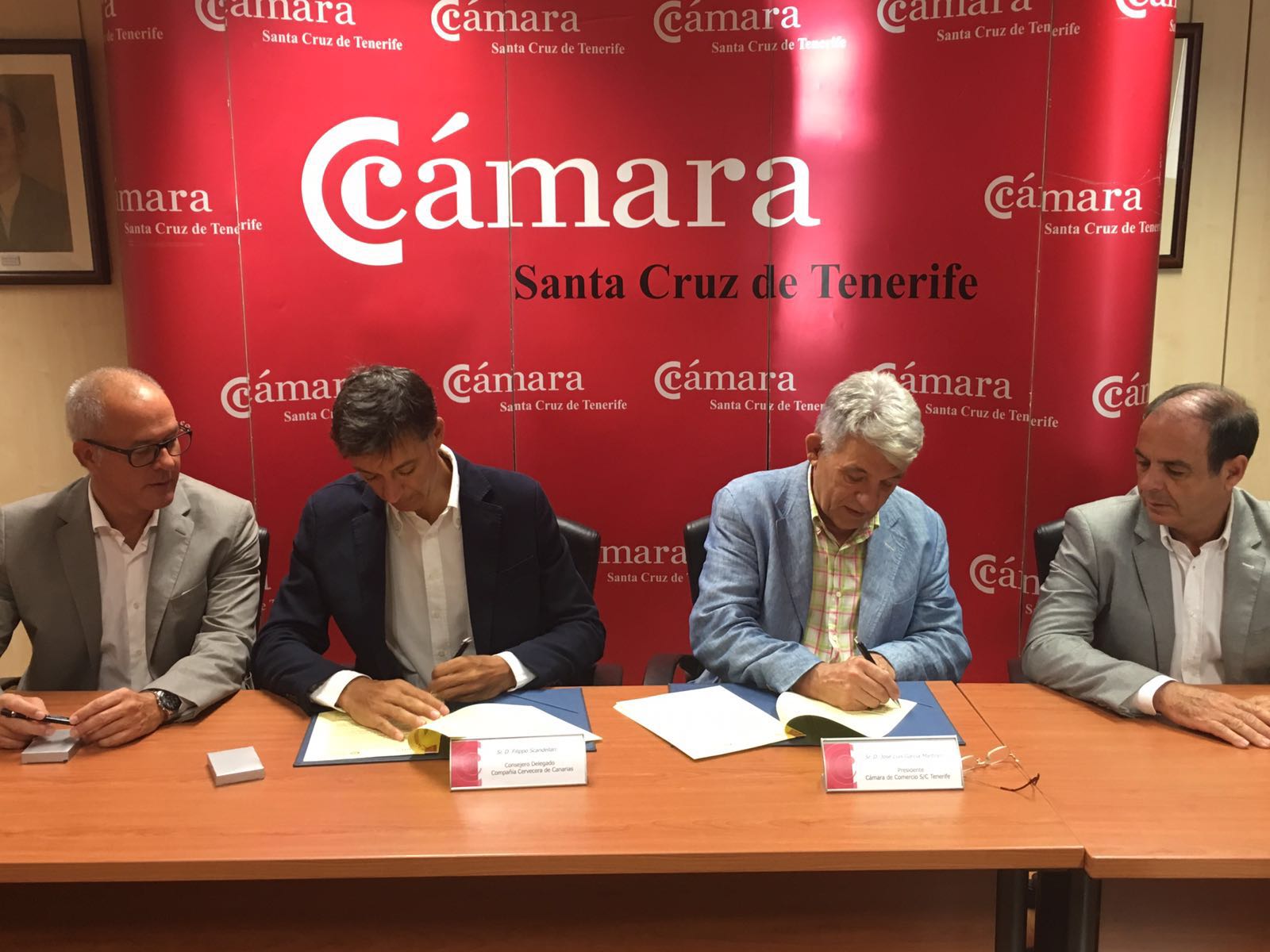 Compañía Cervecera y la Cámara de Comercio de Santa Cruz de Tenerife revalidan su acuerdo para formar a personal de la hostelería