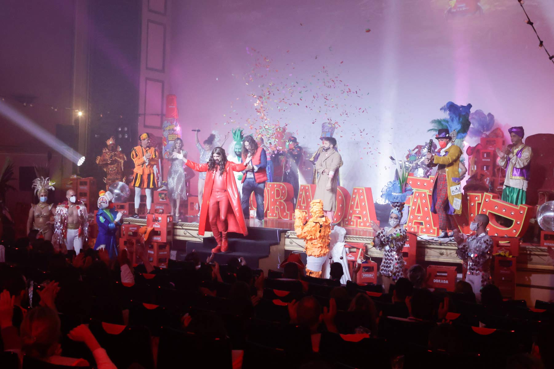 Más de 3.000 personas disfrutan del primer espectáculo de humor del Carnaval de Dorada