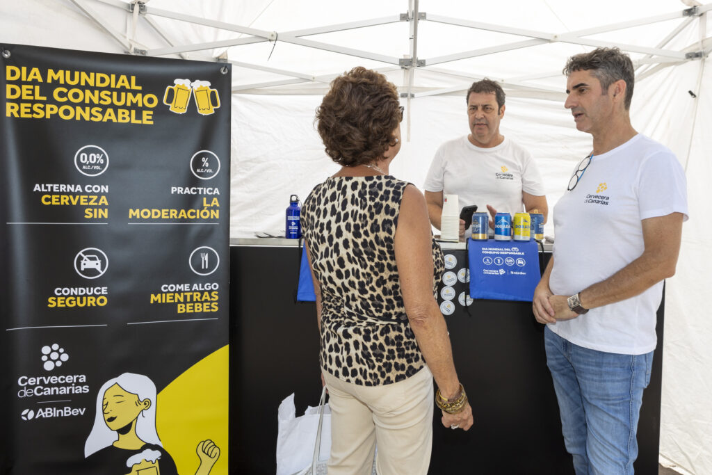 Cervecera de Canarias pone en marcha una campaña de consumo responsable en las dos capitales canarias