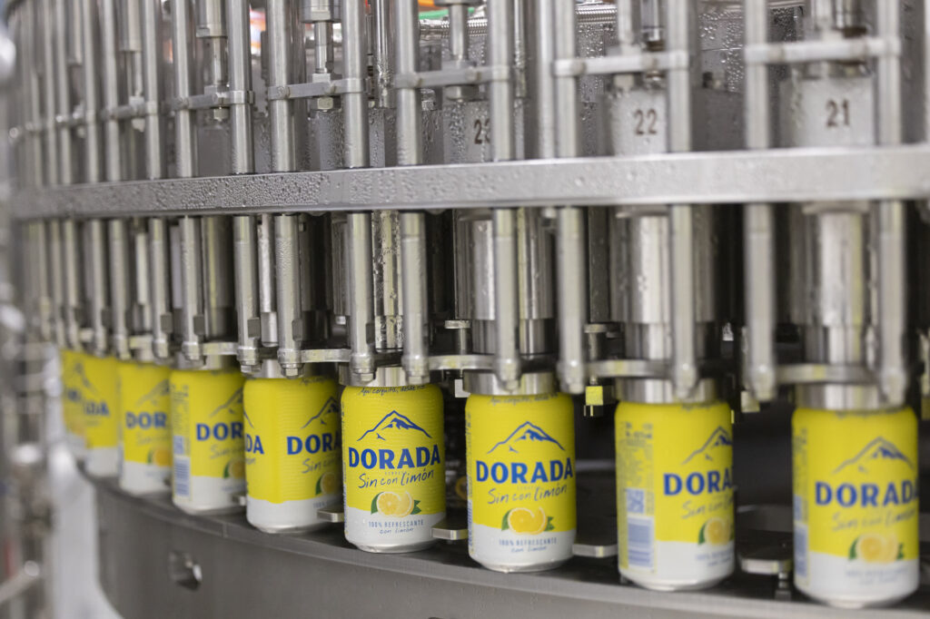 Cervecera de Canarias amplía su oferta de cerveza sin alcohol ante el crecimiento constante de la demanda